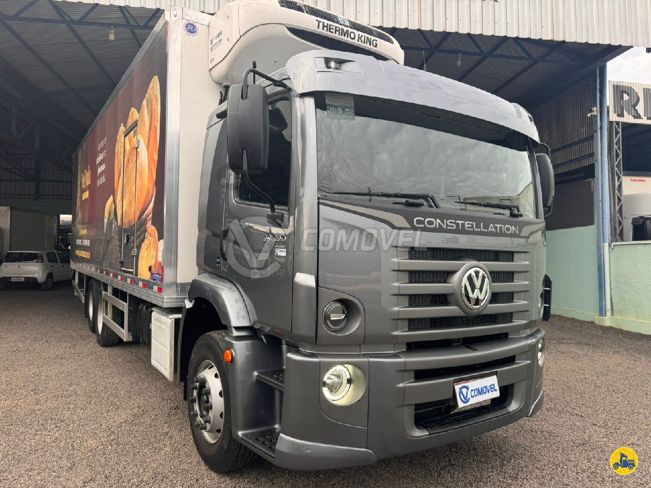 CAMINHAO VOLKSWAGEN VW 26320 Baú Térmico Truck 6x2 Comovel Comercial Montealtense de Veículos MONTE ALTO SÃO PAULO SP